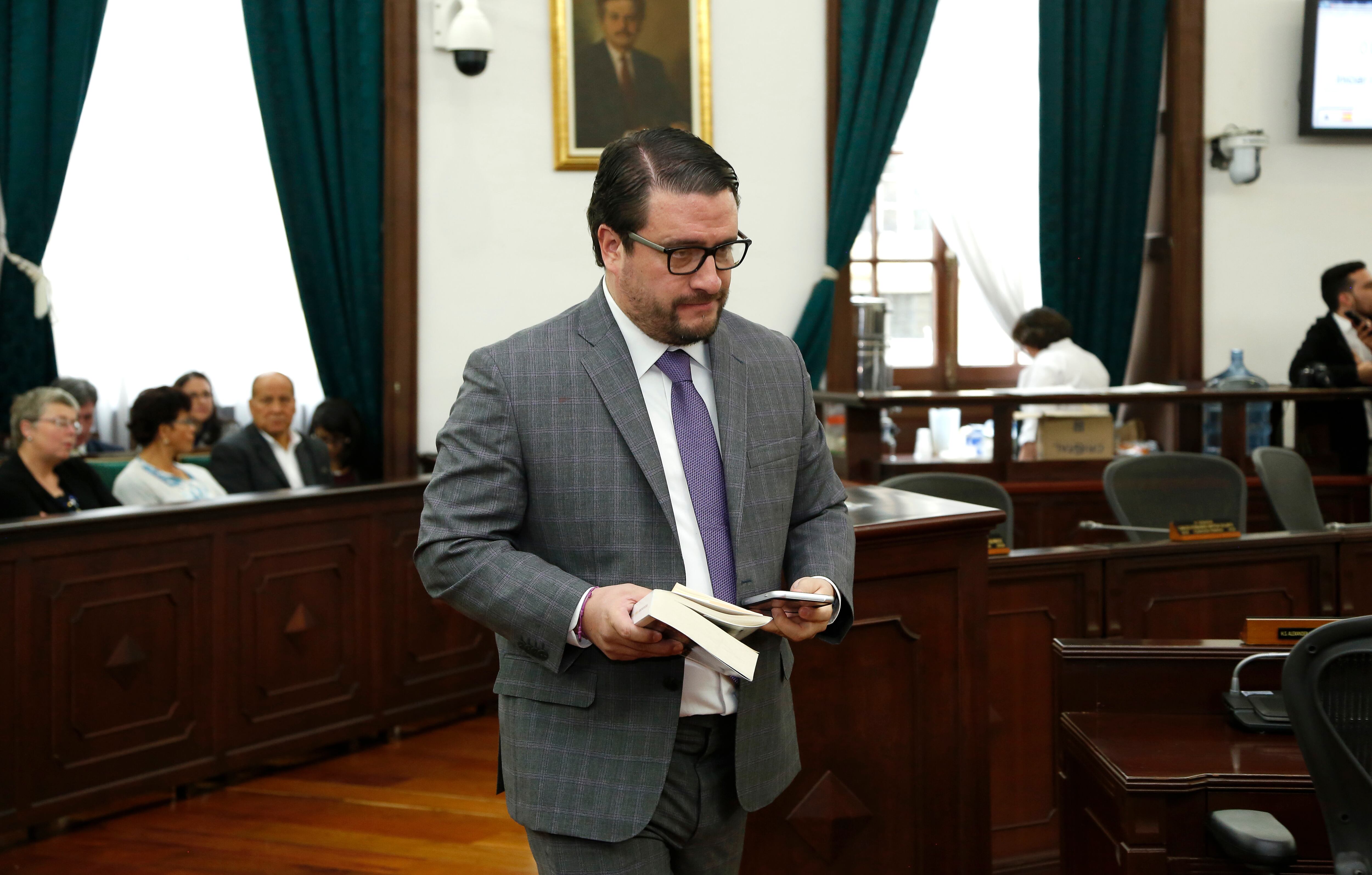 abogado Ivan Cancino 
Audiencia publica comision primera del Senado 
Proyecto a un Referendo Constitucional a consideración del pueblo por la cual se consagra la adopcion de menores solo por parejas conformadas entre hombre y mujer
Bogota agosto 24 2016
foto Guillermo Torres Semana