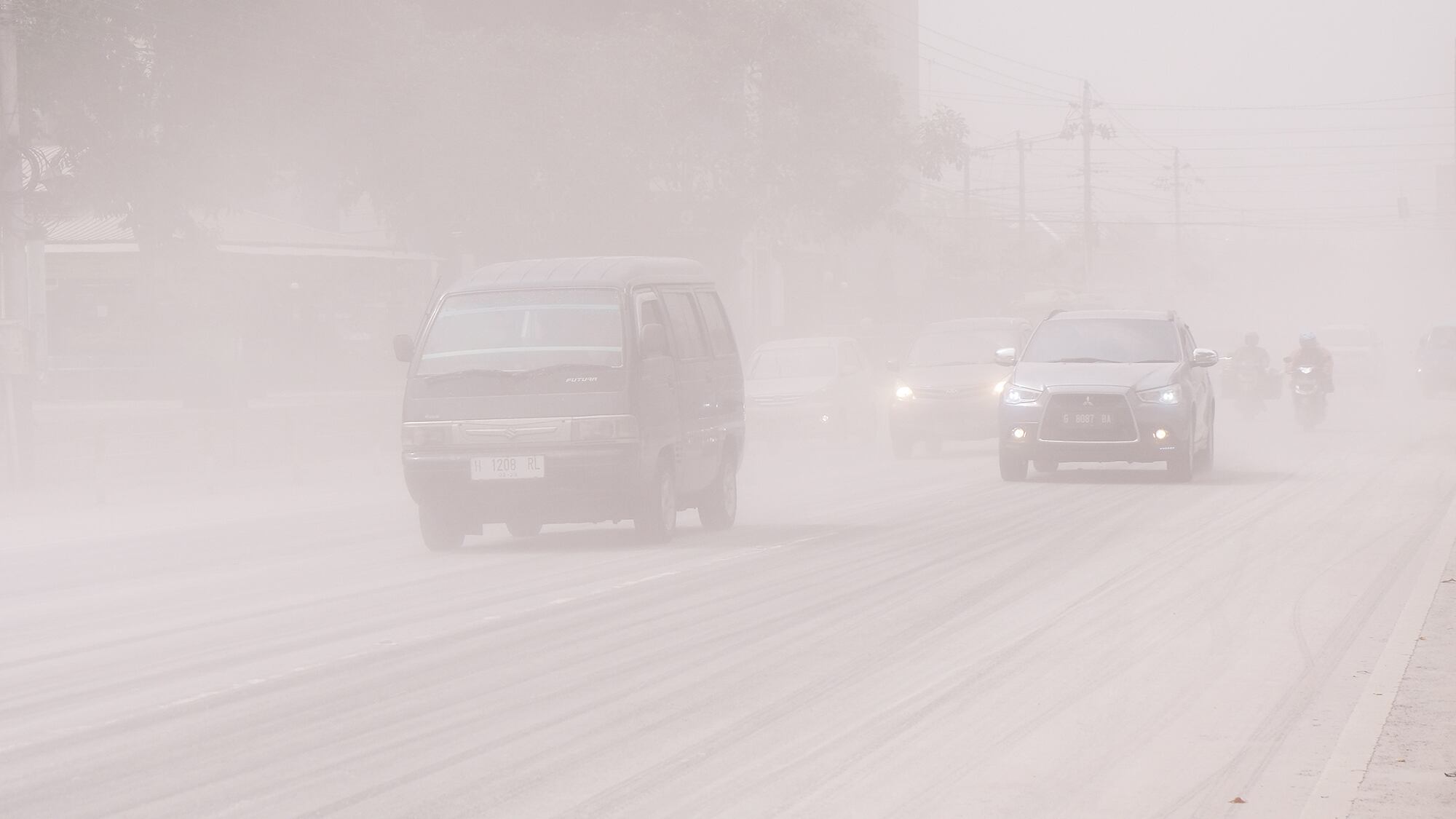 En imágenes: El monte Merapi de Indonesia entra en erupción