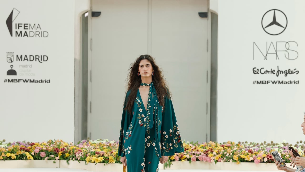 Colección ‘Florecer’ de la marca colombiana Agua by Agua Bendita durante su pasarela en la Mercedes Benz Fashion Week Madrid 2026.