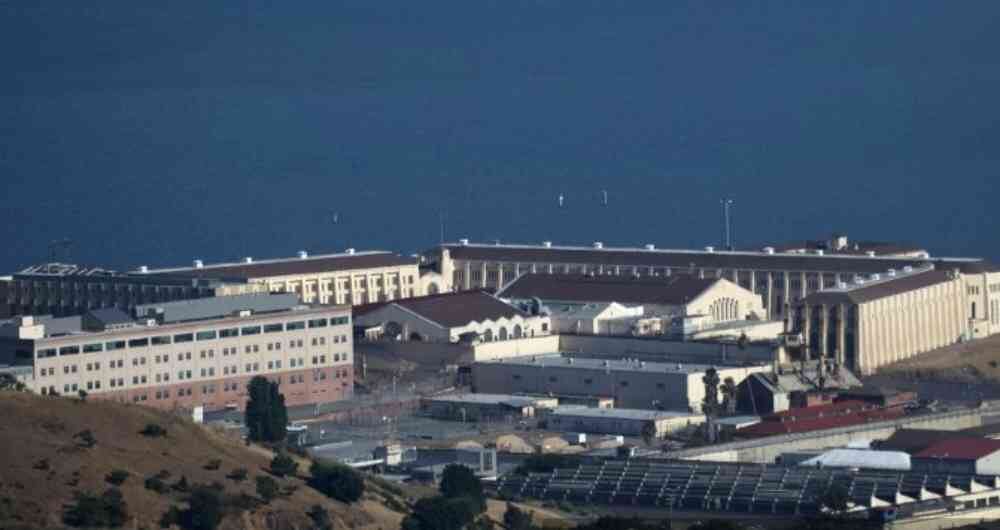 En la Cárcel de San Quintín, en California, no hay interacción entre presos, ocasionando enormes peligros para la salud mental de los reclusos. 