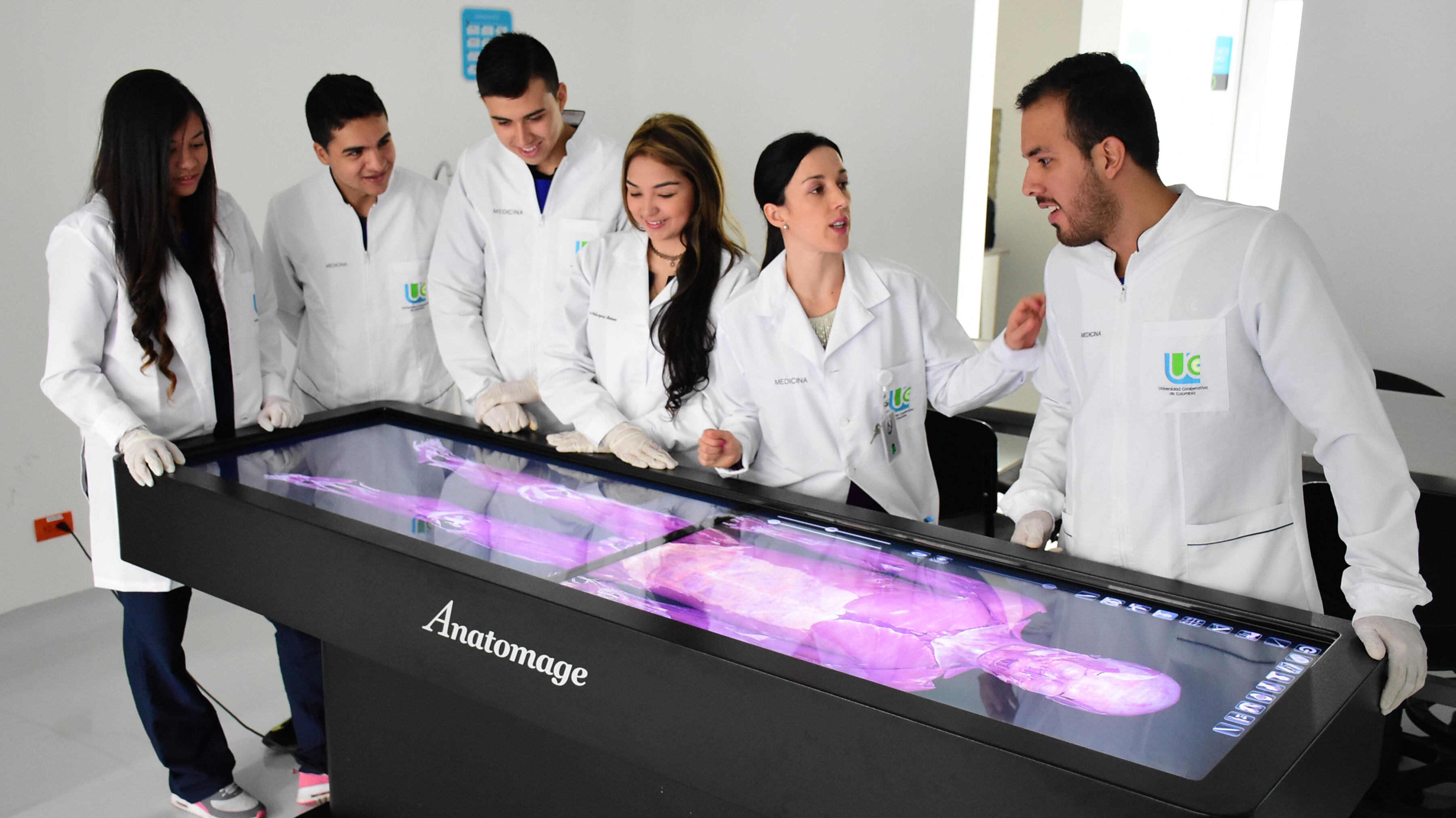 Las competencias reúnes los conocimientos, las actitudes y las habilidades que se utilizan para responder de manera efectiva a las situaciones que se presentan.