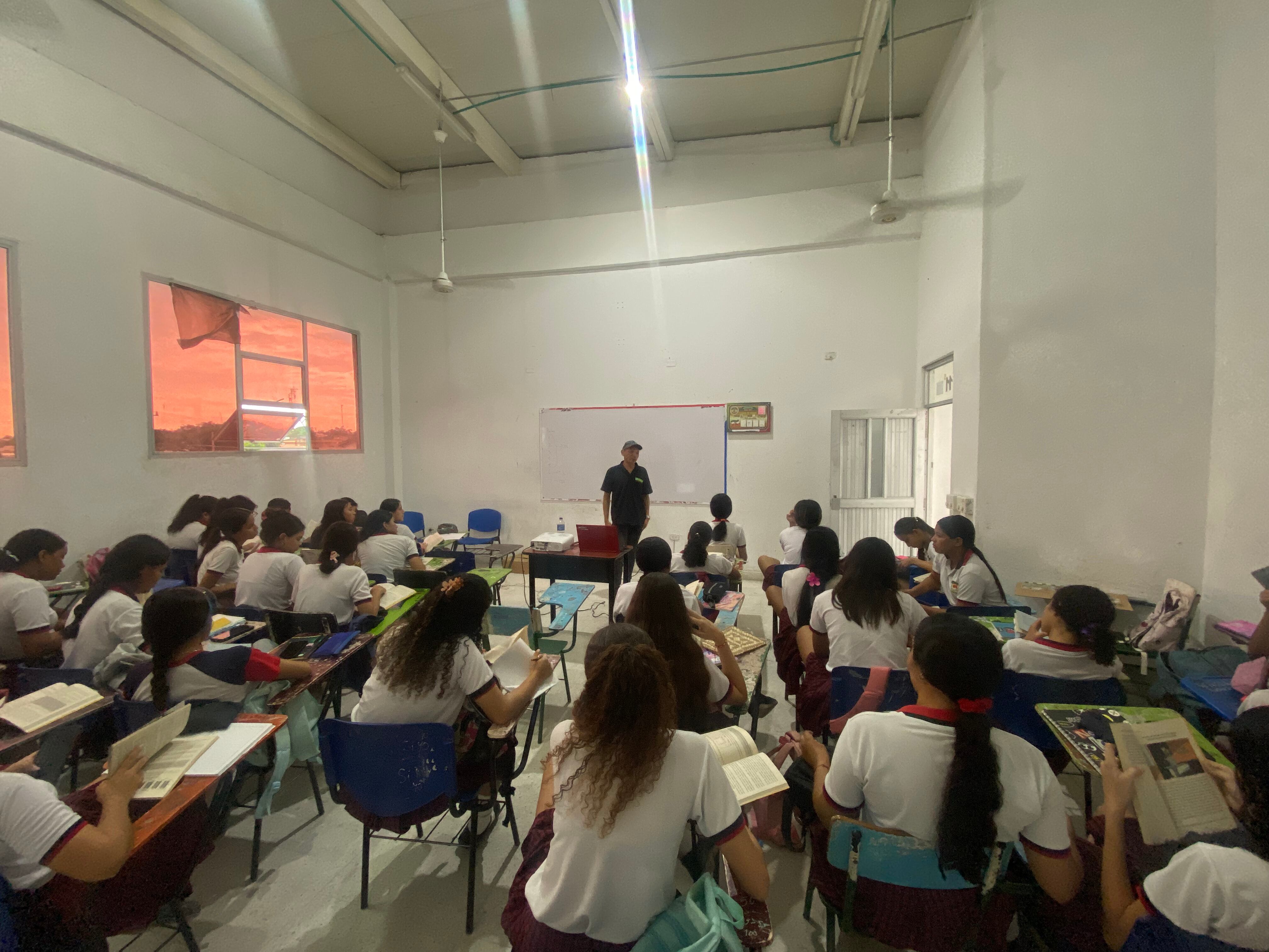 Joshue Castellanos Paternina, profesor de inglés en el Centro de Estudios Ceprodent – sede Montería en Córdoba,