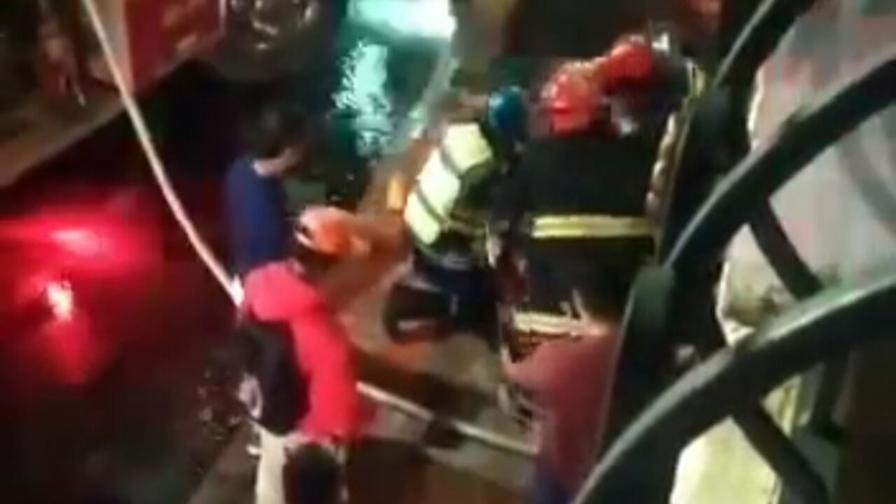 Las tres personas afectadas fueron trasladadas de inmediato a un centro asistencial en Medellín.
