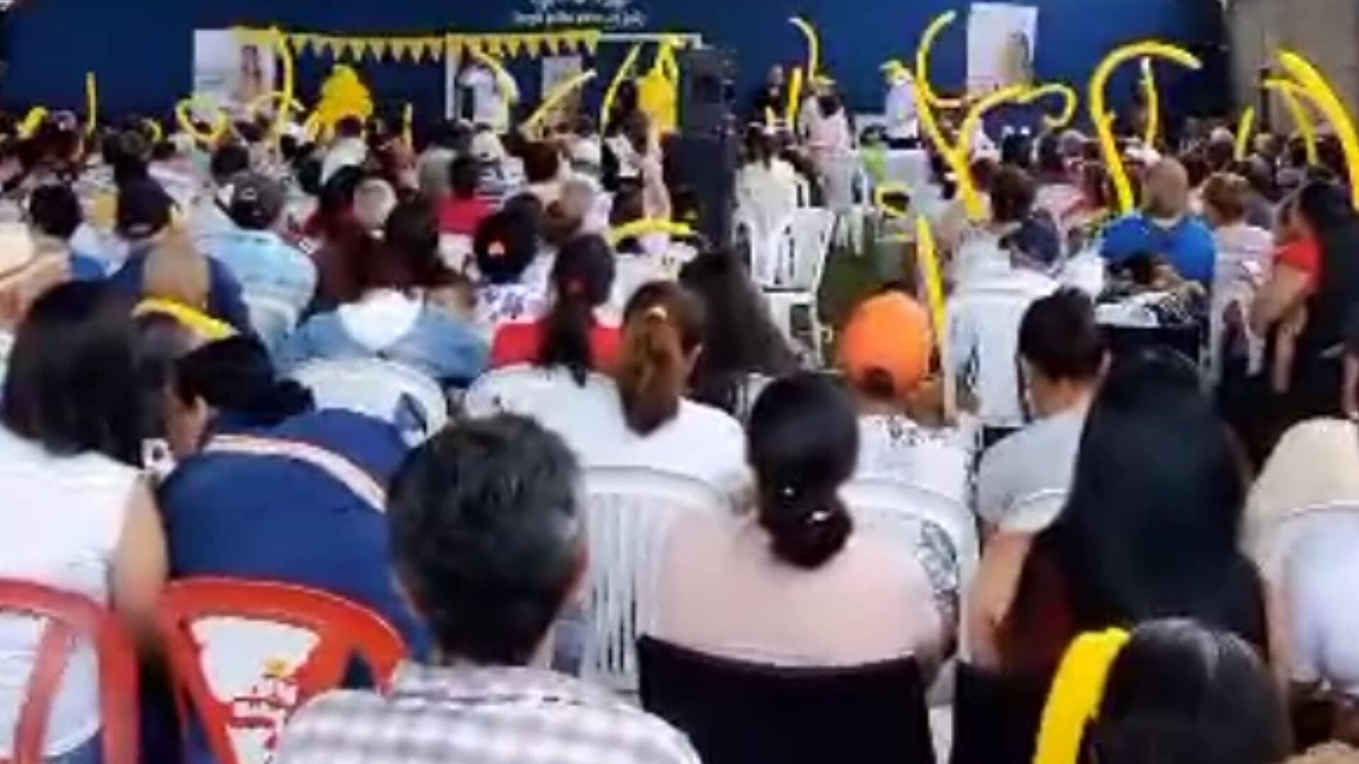 Evento en el que el candidato regaló libras de carne.