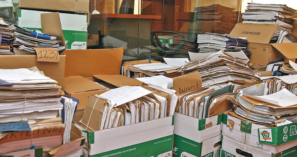    A pesar de no ser funcionarios públicos, Colpensiones notificó la suspensión de las pensiones de los notarios mediante una comunicación.