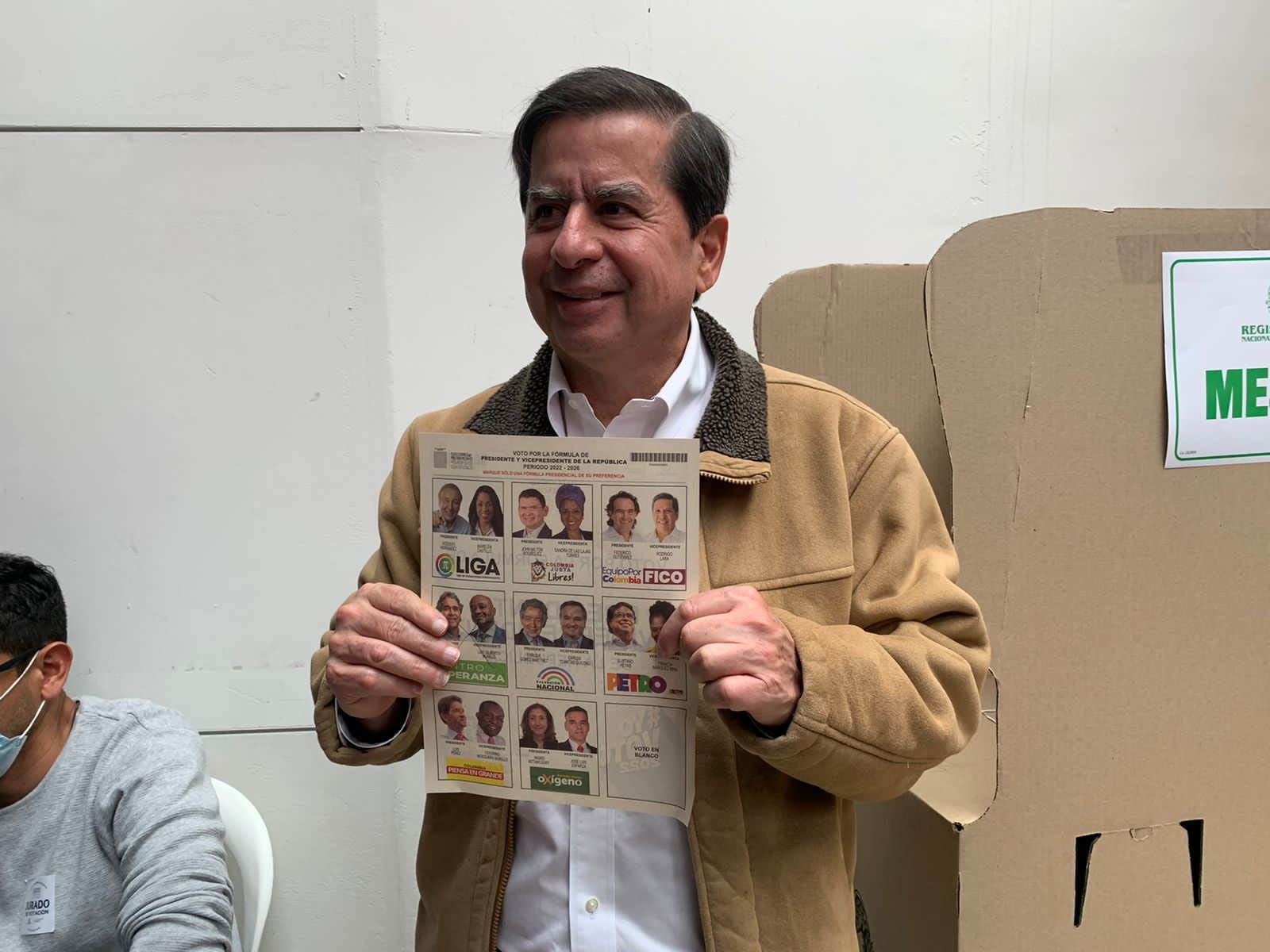 Juan Fernando CRISTO VOTÓ POR SERGIO FAJARDO