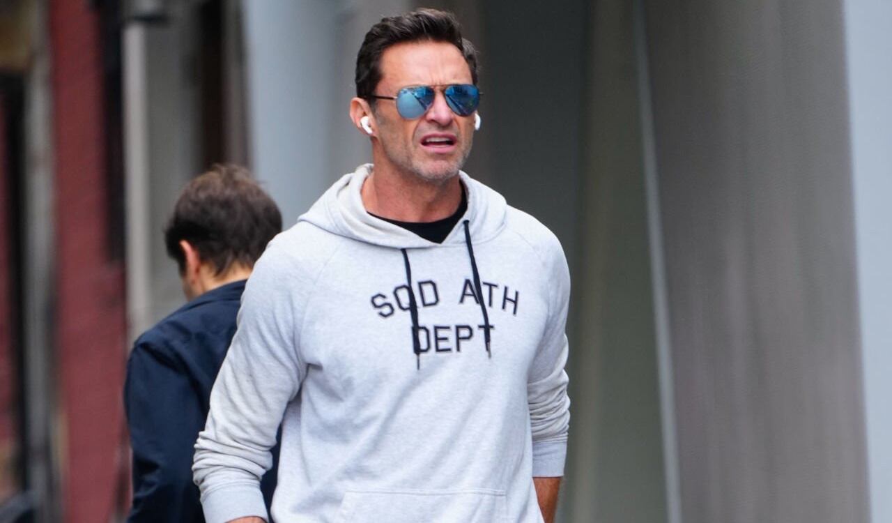 Hugh Jackman caminando por las calles de New York, Estados Unidos