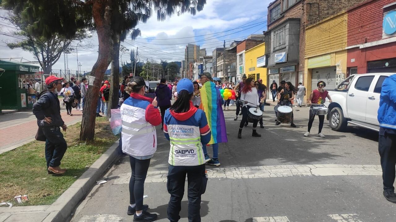 Marcha LGBTI del sur a su paso por la avenida Primero de Mayo con carrera 21.