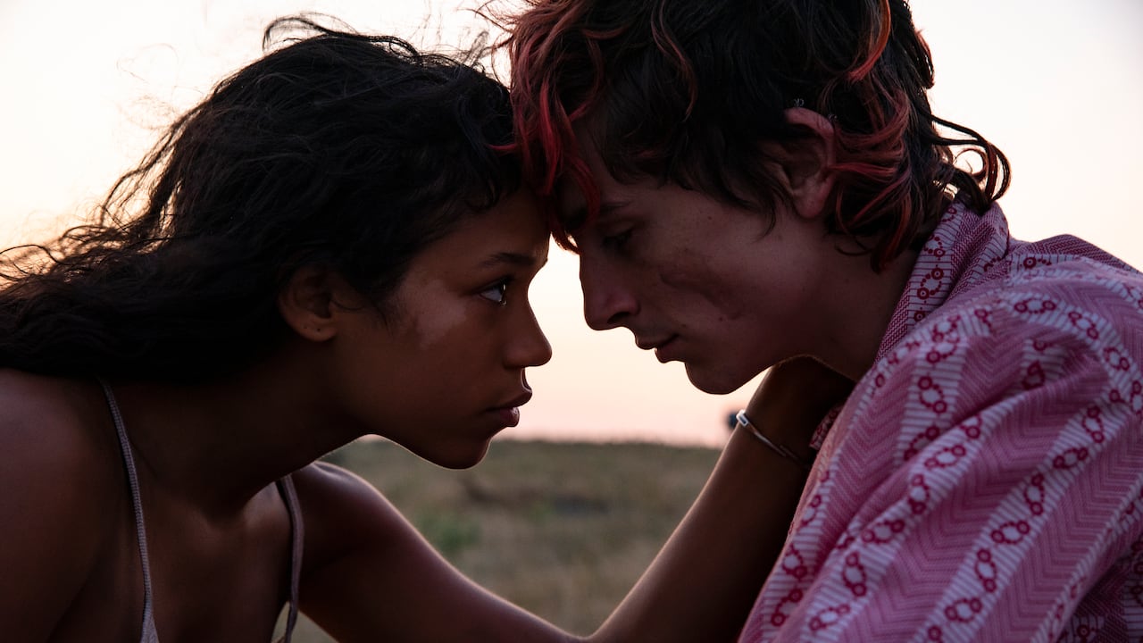 Taylor Russell (left) as Maren and Timothée Chalamet (right) as Lee in BONES AND ALL, directed by Luca Guadagnino, a Metro Goldwyn Mayer Pictures film.