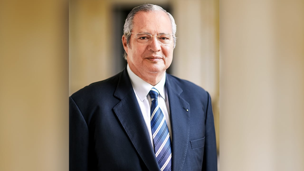 IVÁN NAME Presidente del Senado