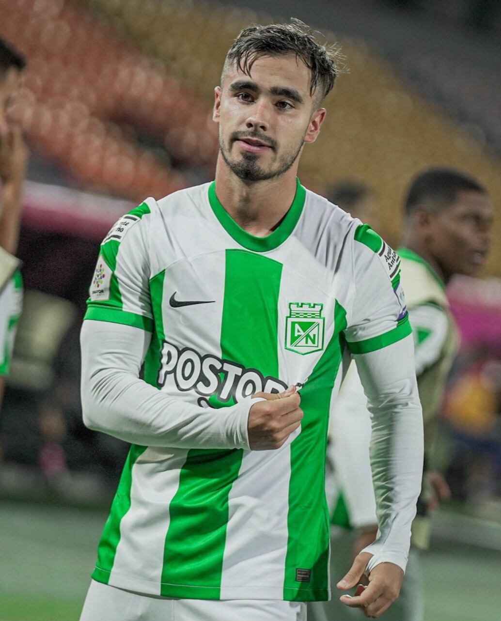 Tomás Ángel celebrando uno de los dos goles que le anotó al América en uno el último 'clásico popular'