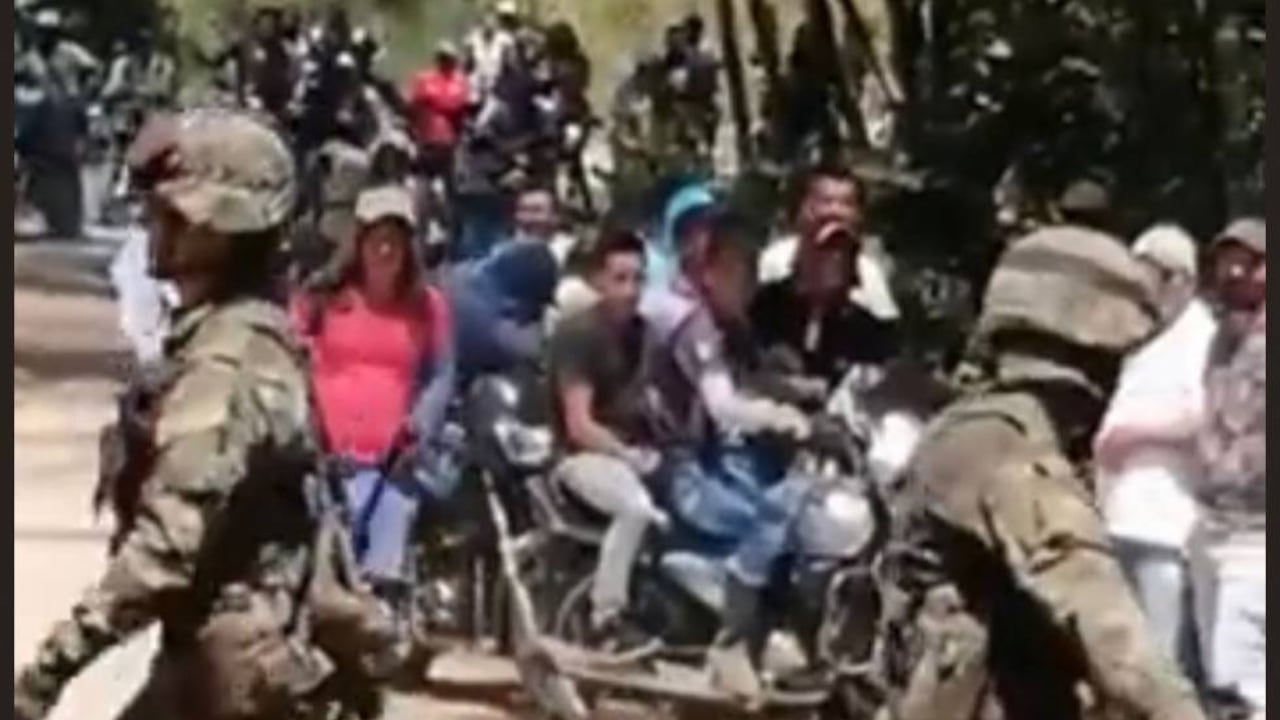 Soldados expulsados en Caldono, Cauca