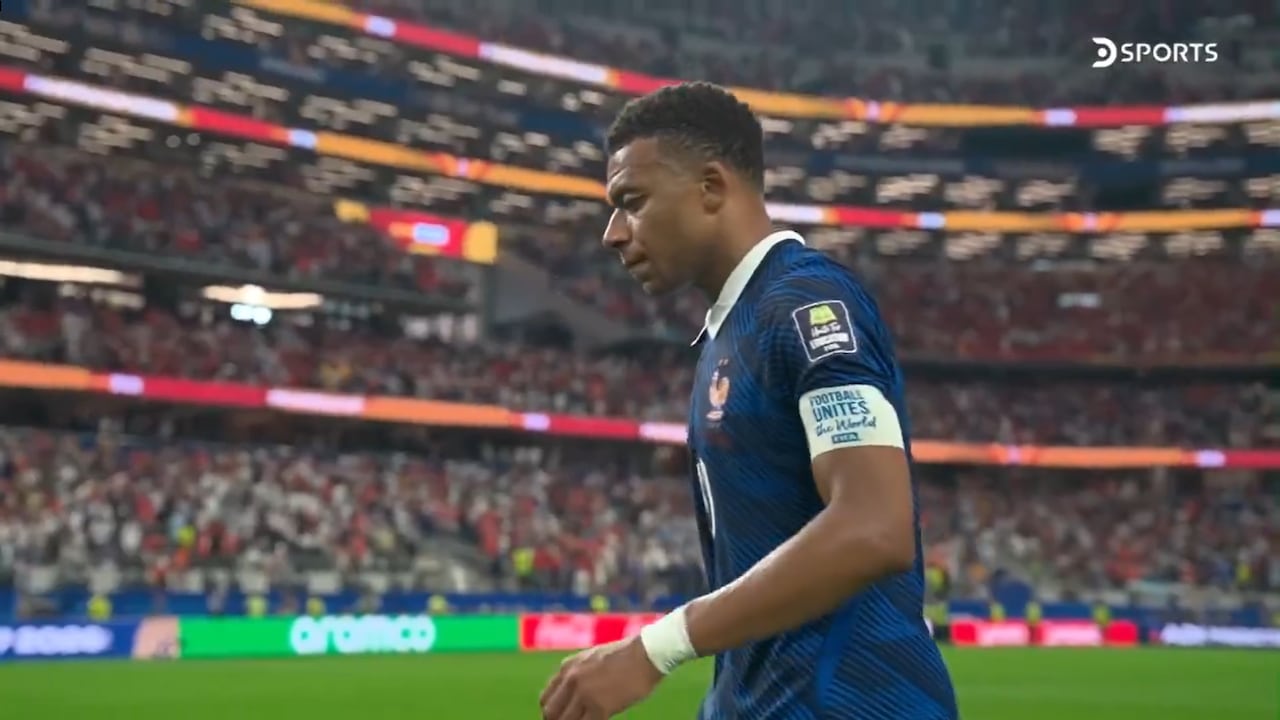 Mbappé se retira del estadio de Dallas.