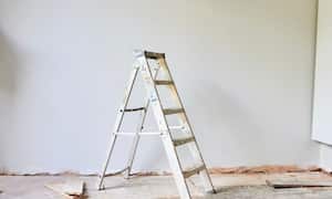 Despercudir una pared blanca.