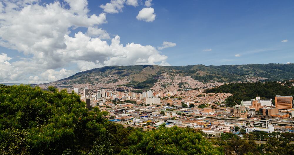 El certificado solo aplica para la ciudad de Medellín.