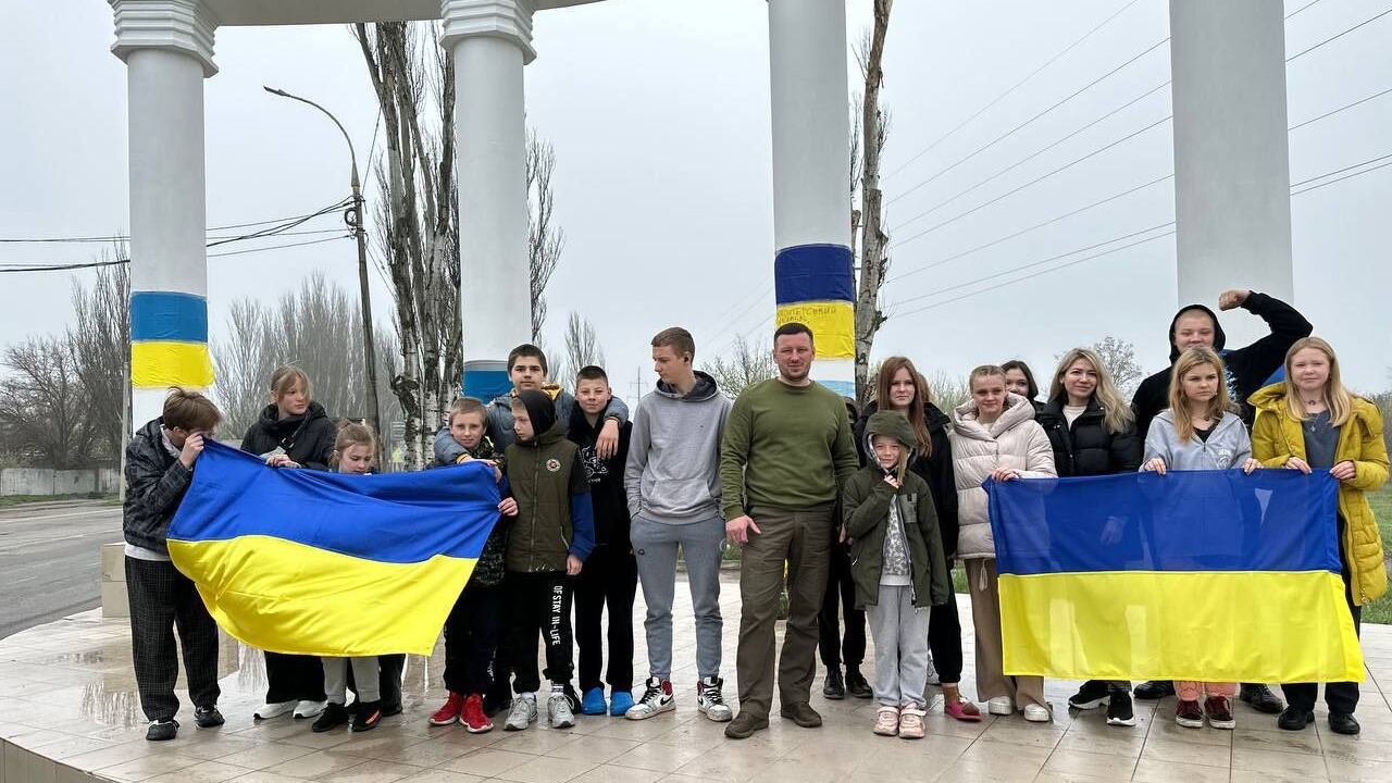 Niños y niñas rescatados por parte de Ucrania (vía Telegram: Oleksandr Prokudin)