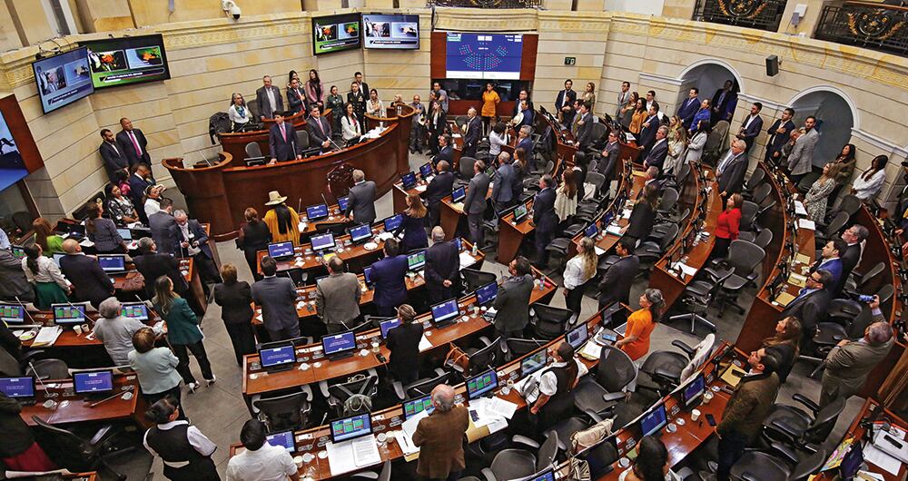 Dado el caso de que el Congreso aprobara la propuesta de Petro, todas las iniciativas tendrían un control constitucional para dar un blindaje y esto tendría otros tiempos que tampoco se logran cumplir en su mandato. 