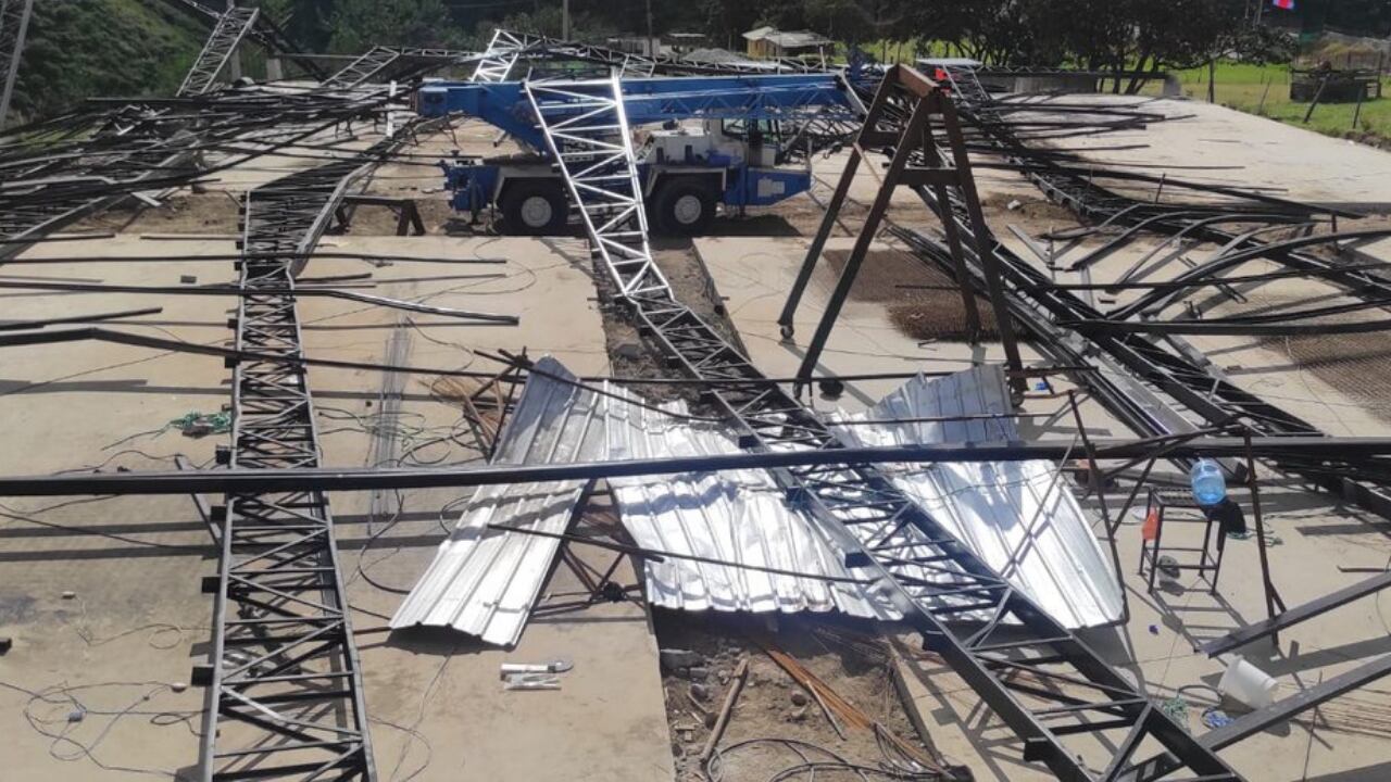 La estructura metálica sería el inicio de la construcción de unas canchas sintéticas.