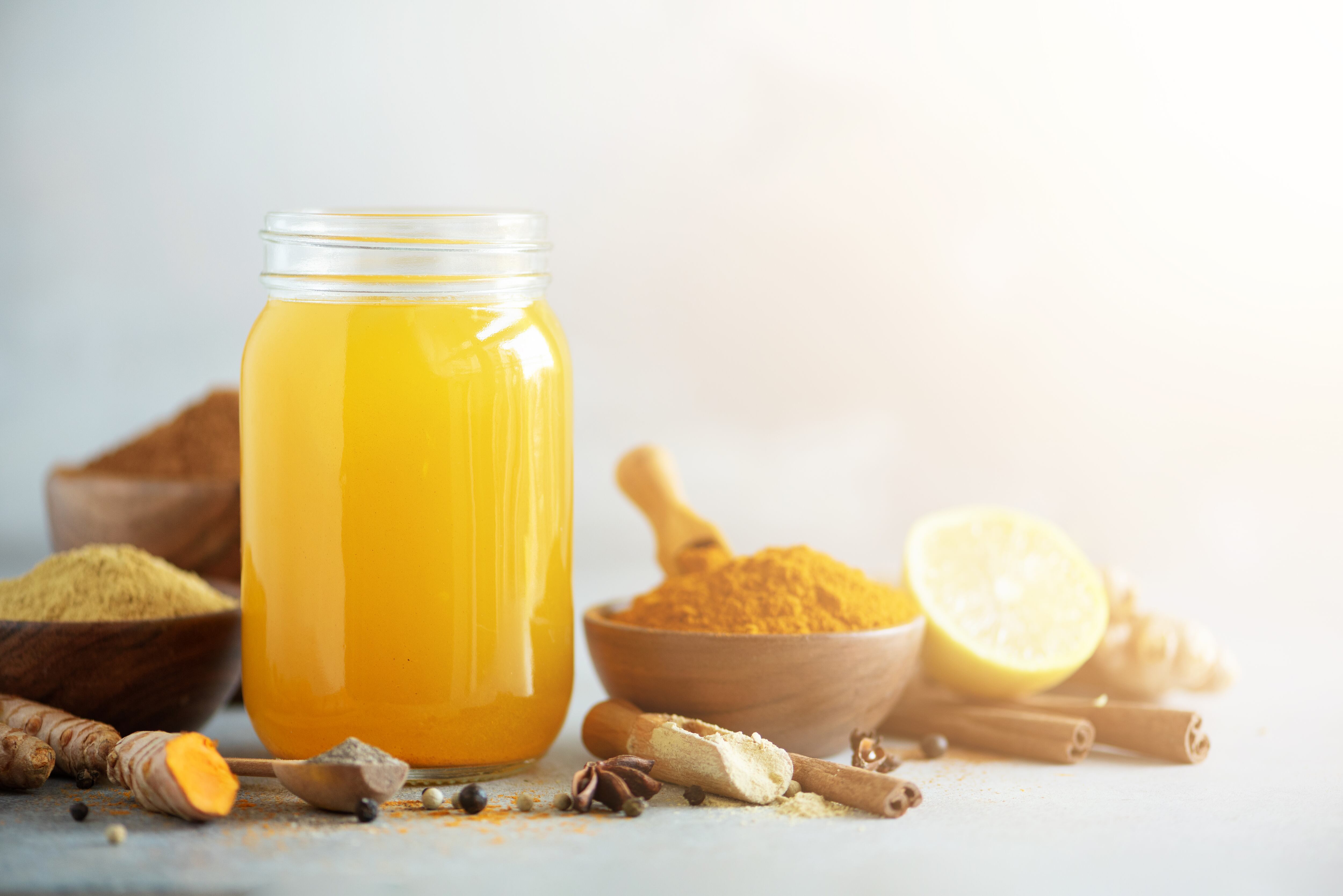 jugo de cúrcuma con limón