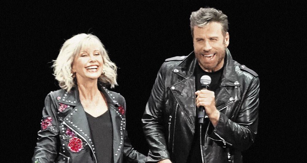 Olivia y Travolta usaron los vestuarios originales de Sandy Olsson y Danny Zuko, durante una serie de veladas en las que interpretaron algunas canciones y bailes de Grease en varias ciudades de Florida.
