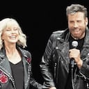 Olivia y Travolta usaron los vestuarios originales de Sandy Olsson y Danny Zuko, durante una serie de veladas en las que interpretaron algunas canciones y bailes de Grease en varias ciudades de Florida.