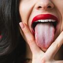 El Instituto Nacional de Investigación Dental y Craneofacial, asegura que los cánceres orales se forman en la lengua, en el tejido que recubre la boca y las encías, debajo de la lengua.