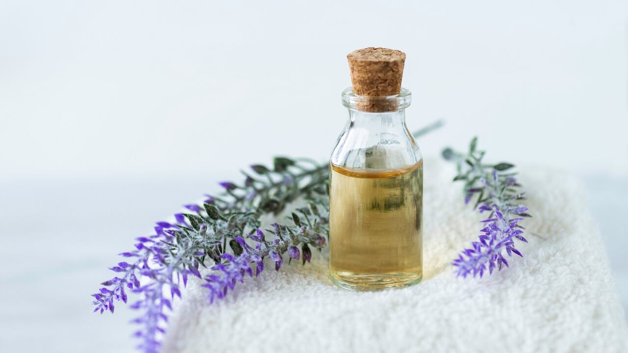 La lavanda tiene una serie de propiedades ideales para el cuidado de la piel.