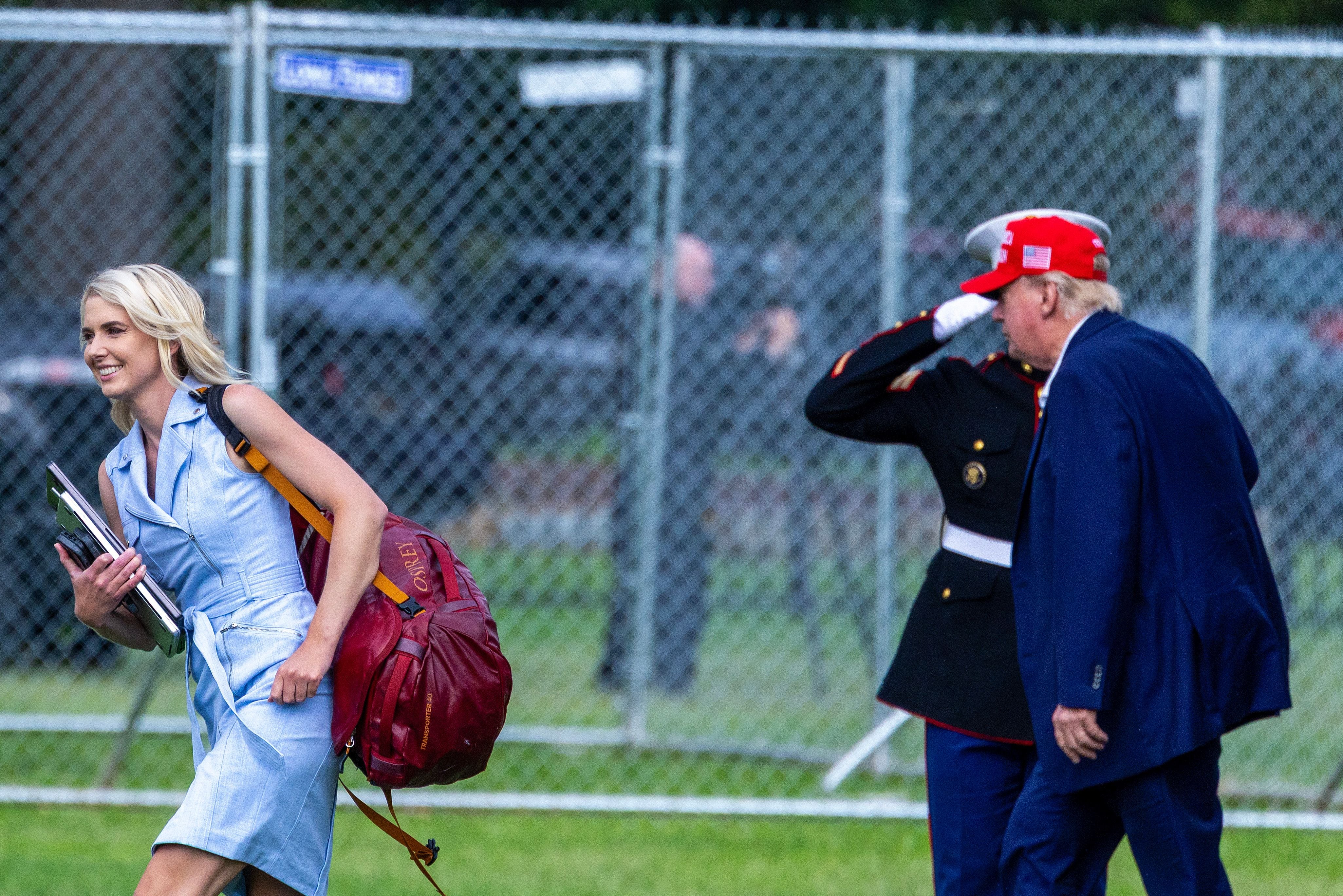Natalie Harp se ha convertido en la mano derecha de Donald Trump. Es común verla acompañando al mandatario hasta en torneos de golf.