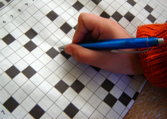 La lectura, los crucigramas y el sudokus son actividades para fortalecer la memoria. Foto: Stock.xchng.