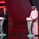 El presidente de la FIFA, Gianni Infantino, con el emir de Catar, el jeque Tamim
bin Hamad Al-Thani.