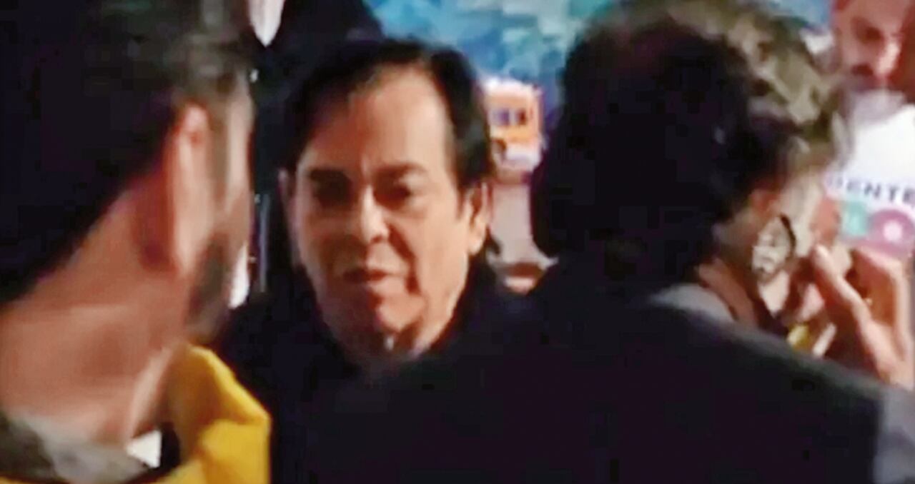 Este es Euclides Torres el día del triunfo, en segunda vuelta, del presidente Gustavo Petro. Estaban celebrando con el círculo más cercano.