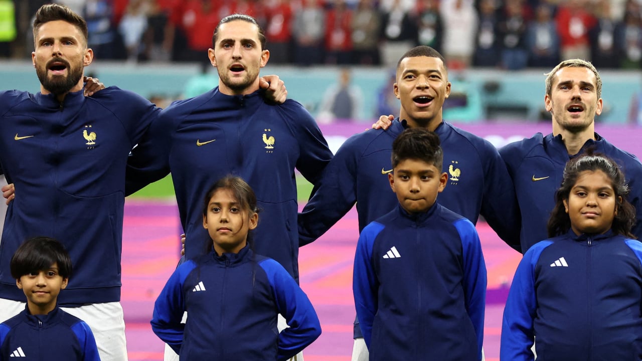 Francia durante los actos protocolarios en el partido ante Inglaterra