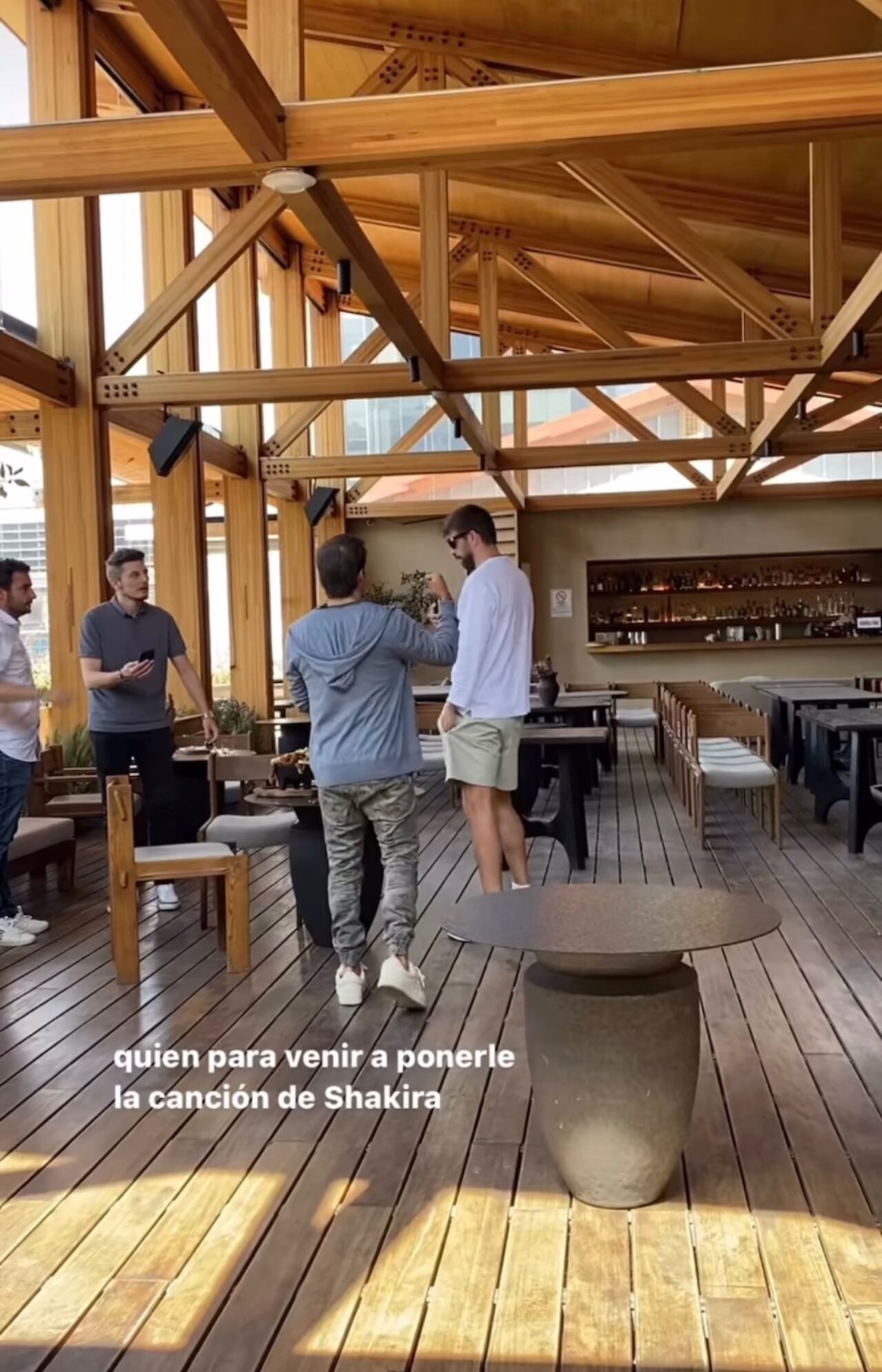 El exfutbolista fue captado por un curioso.