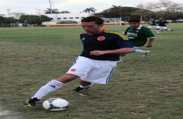 Martín Santos, el jugador más ovacionado por el público que colmó las tribunas del estadio de la base naval de Bocagrande. 