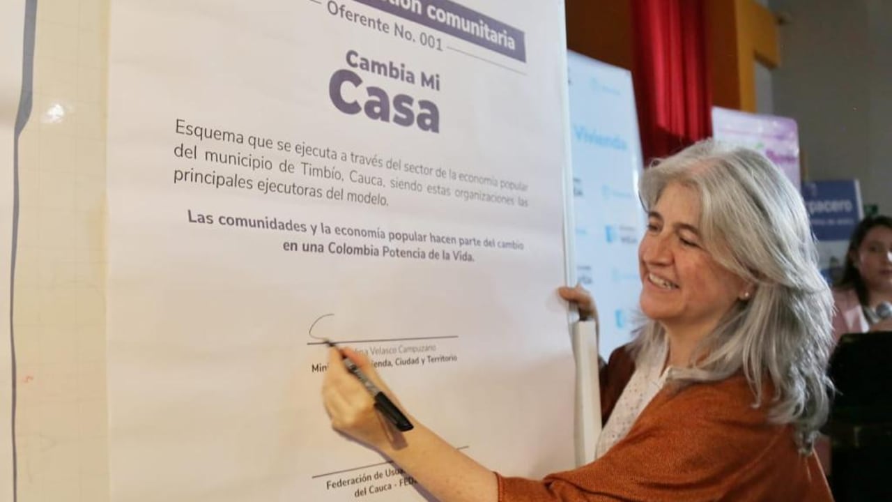 ministra de Vivienda, Catalina Velasco firma el programa Cambia Mi Casa, para la ejecución de 600 mejoramientos de vivienda rurales y urbanas en el Cauca.