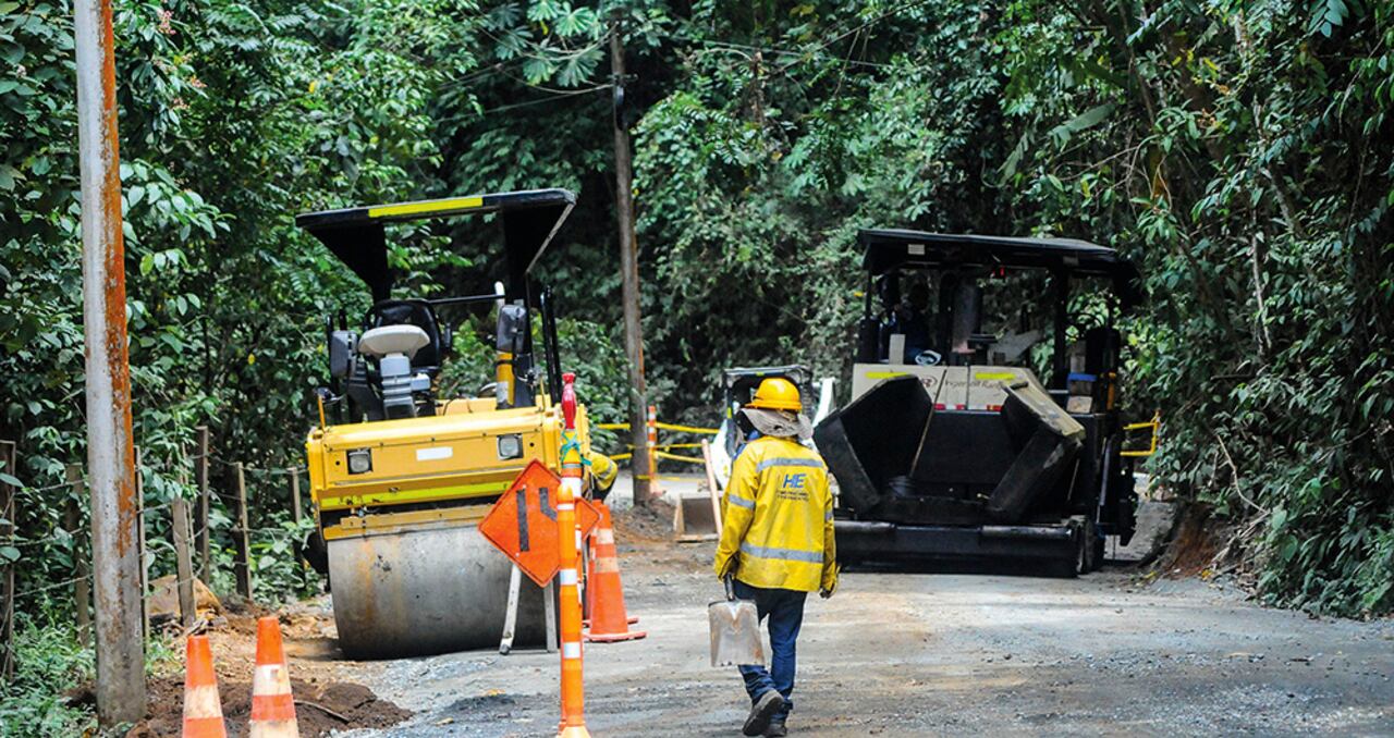 Por orden del presidente Petro, las obras de las vías terciarias fueron entregadas a dedo a las Juntas de Acción Comunal. El dinero se hizo agua y hay avances mínimos.