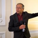 Presidente Gustavo Petro y el sombrero de Carlos Pizarro