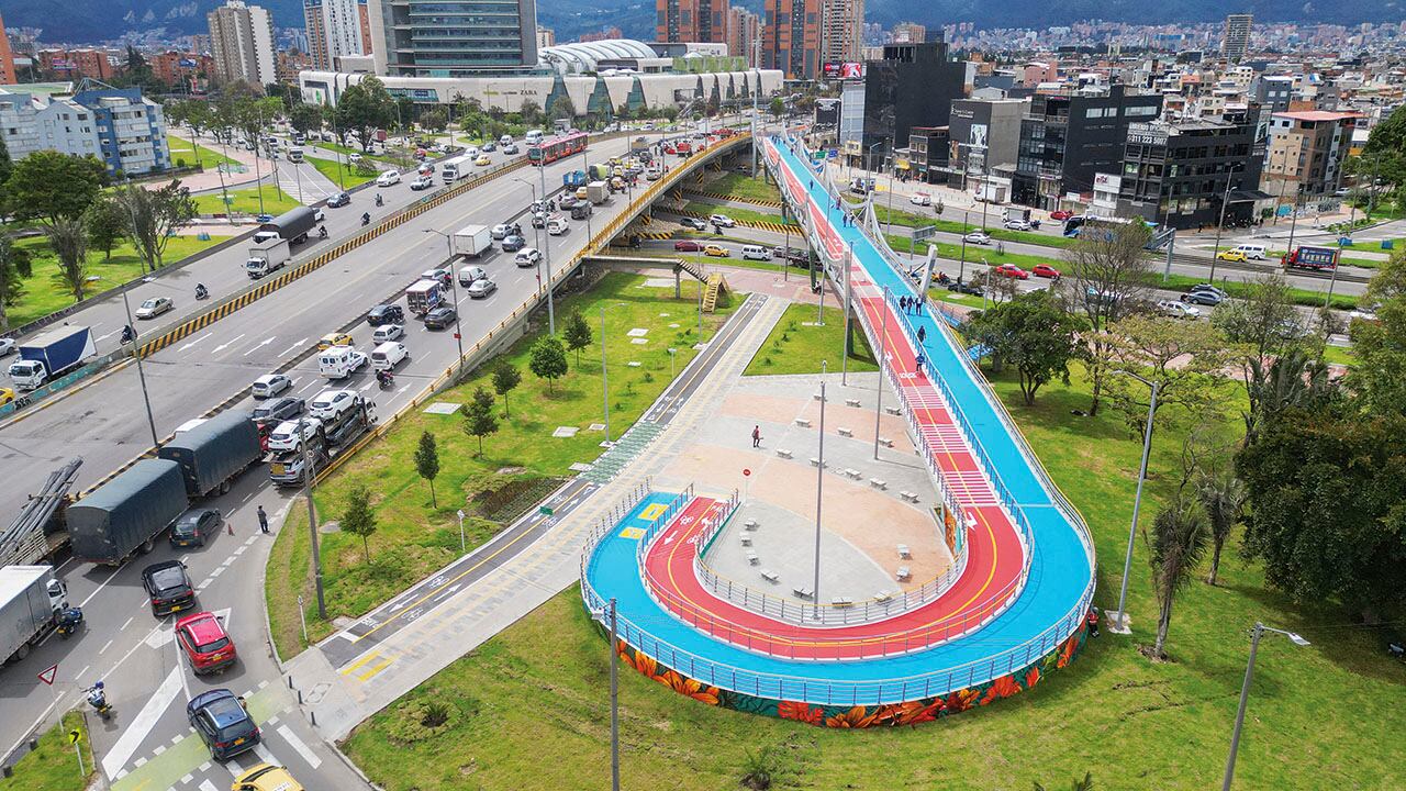 Entre las obras entregadas durante esta administración están: la av. La Sirena, el puente bicipeatonal de la calle 80 y las mejoras gemétricas de la autopista Norte. 