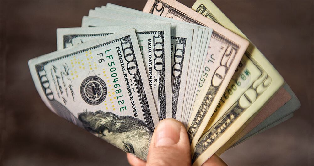 El año pasado, el dólar tocó techos por encima de los 5.000 pesos, poniendo más presión a la inflación. Aunque ha corregido al inicio de 2023, su volatilidad se mantiene. 