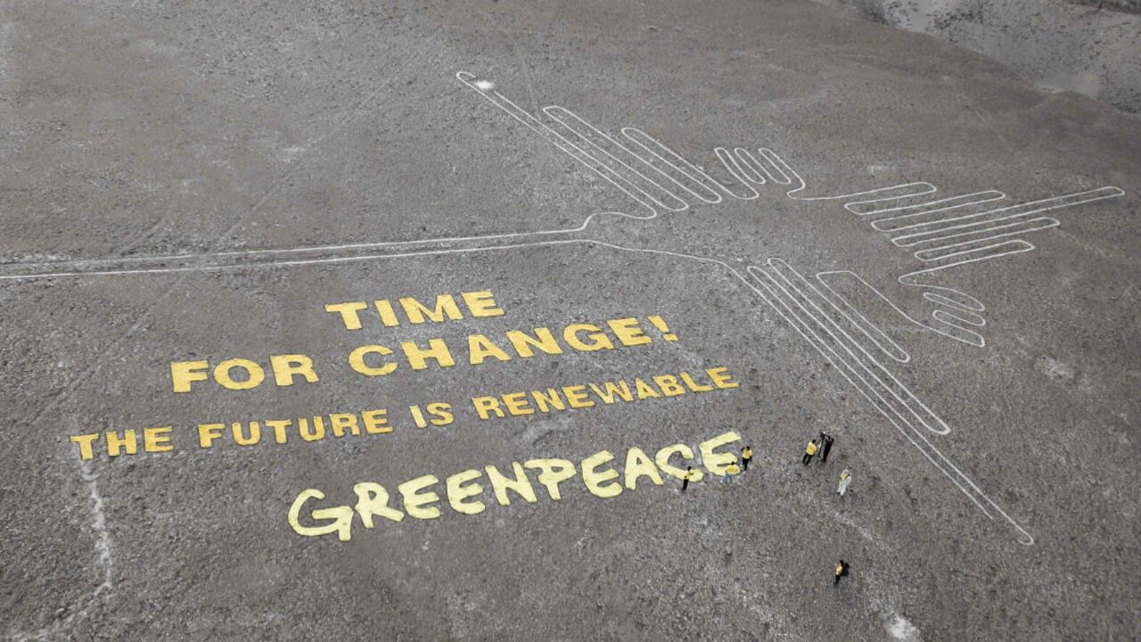 Este fue el mensaje que Greenpeace puso en las líneas de Nazca.