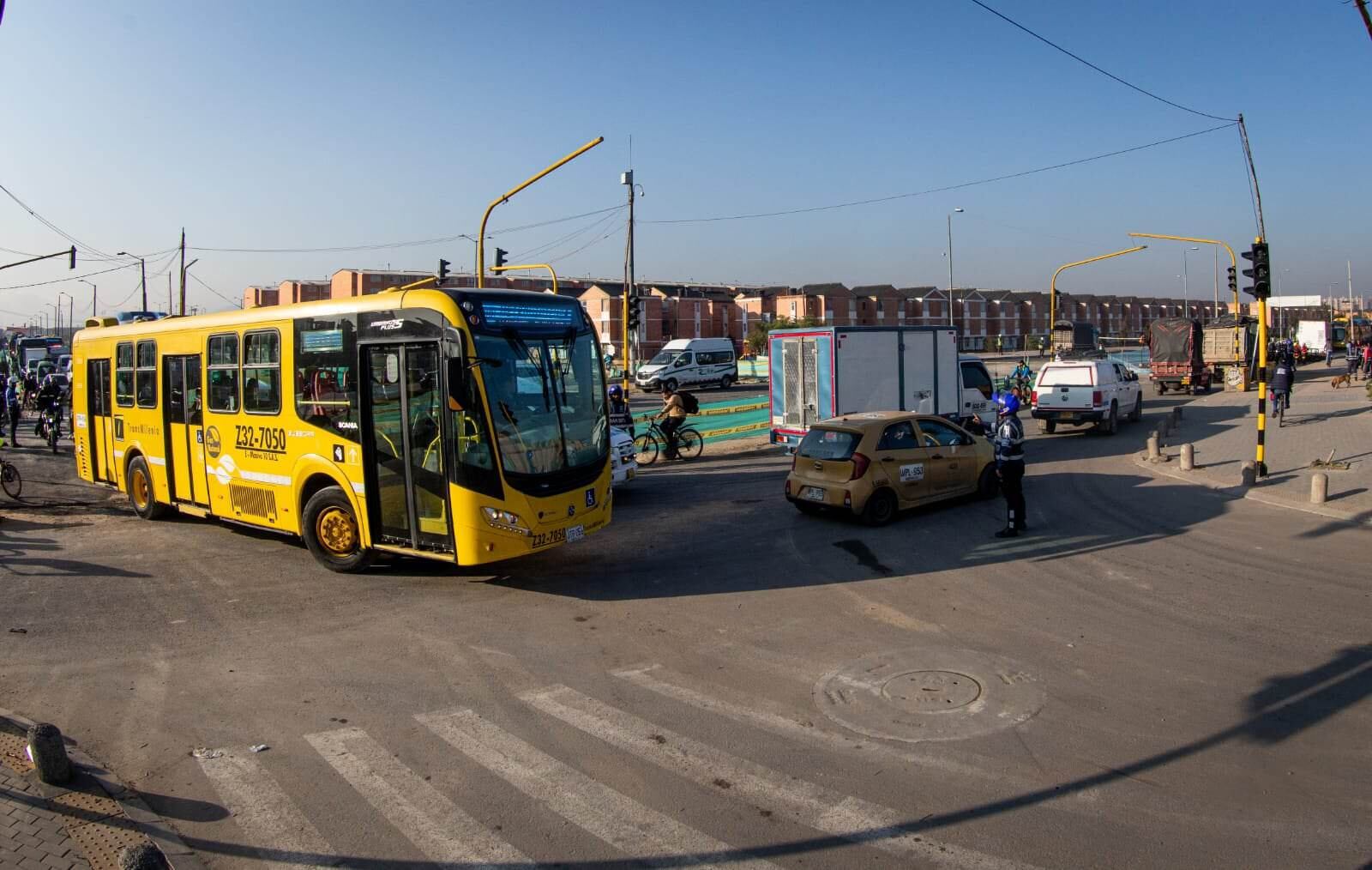 El tramo 1 de la avenida Guayacanes, conocido como avenida El Tintal, inicia en la Avenida Bosa hasta la Avenida Manuel Cepeda Vargas