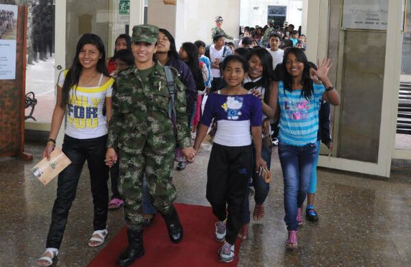 La Fuerza de Tarea Apolo, Acción Social de Presidencia de la Republica y la Dirección de Acción Integral del Ejército Nacional lograron hacer  realidad el sueño de niños indigenas del Cauca en Bogotá.