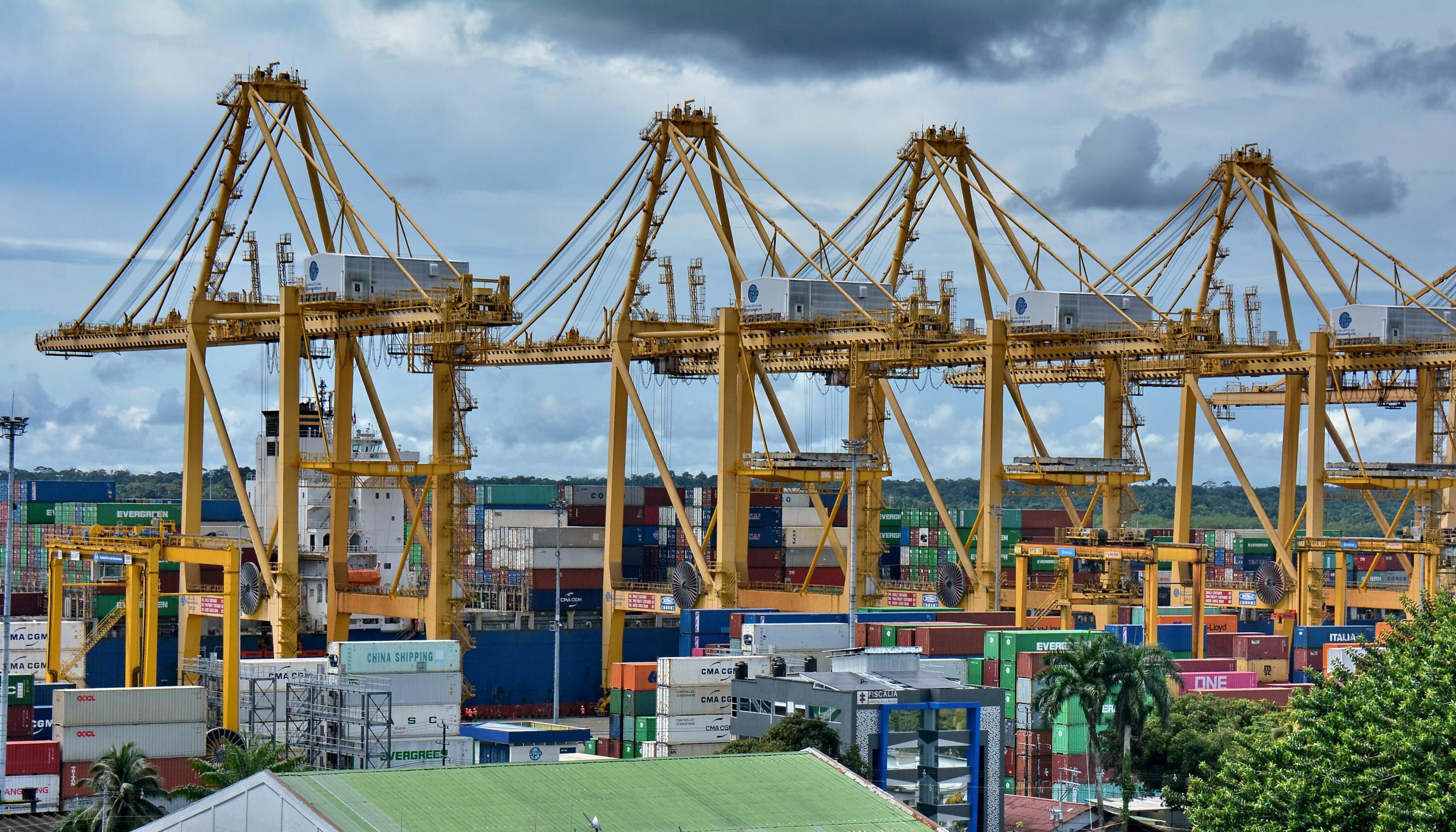 El de Buenaventura, es el puerto más importante del Pacífico y uno de las más destacados del país. De acuerdo con gremios y empresarios de la región, la resolución de la ANI le causa un duro impacto a la competitividad regional y afectaría las actividades de comercio exterior.