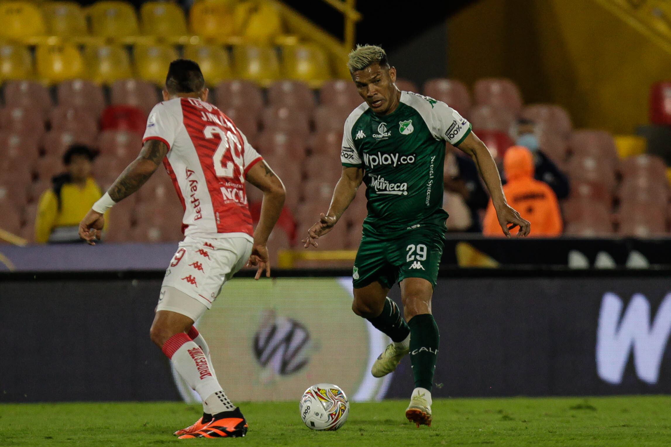 Santa Fe enfrenta a Deportivo Cali en juego válido por los octavos de final vuelta de la Copa BetPlay en el estadio Nemesio Camacho el Campin.