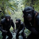 Noa (Owen Teague), Soona (Lydia Peckham) y Anaya (Travis Jeffery) en KINGDOM OF THE PLANET OF THE APES.