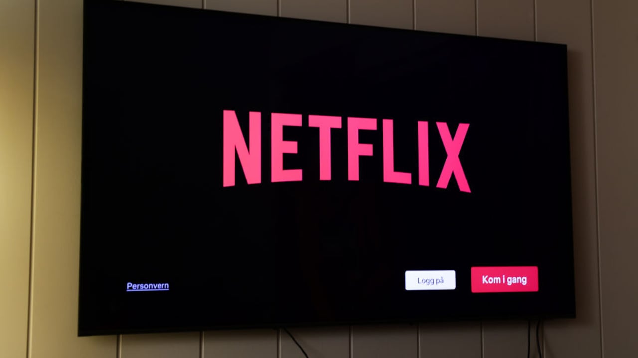 El logotipo de Netflix mostrado en una pantalla de televisión, en Noruega, el 10 de enero de 2025. (Foto de Jakub Porzycki/NurPhoto vía Getty Images)