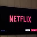 El logotipo de Netflix mostrado en una pantalla de televisión, en Noruega, el 10 de enero de 2025. (Foto de Jakub Porzycki/NurPhoto vía Getty Images)