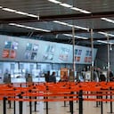 El aeropuerto de Luton en Londres tuvo que cerrar por el daño que causó la ola de calor en la pista de aterrizaje