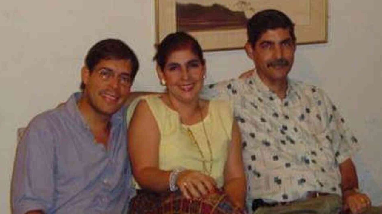El consultor Andrés Aljure habla de cómo sobrellevó la muerte de su hermano por cuenta de un cáncer. En la foto, Andrés, Gloria y William Aljure Saab.