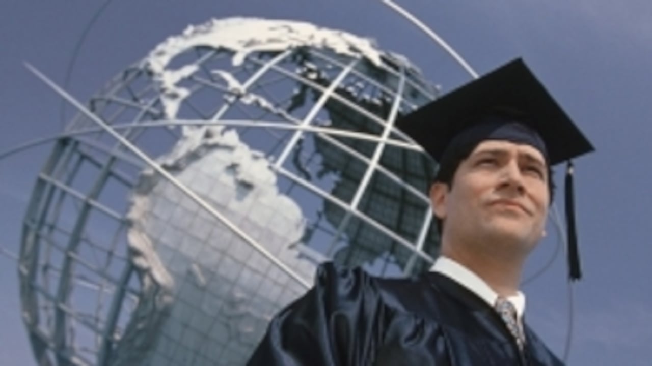 El objetivo del banco central es aportar al desarrollo del país mediante el fomento del conocimiento y la investigación, y contribuir en la formación de profesionales colombianos.